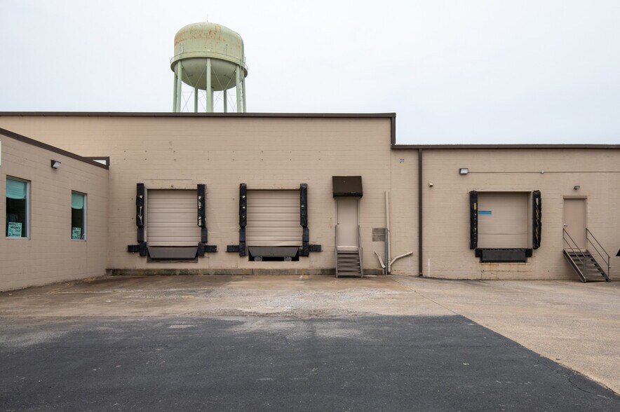 More Photos Of 216 Hartmann Dr, Lebanon Distribution For Lease