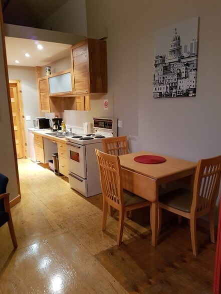 More Photos Of 2480 Dundas St W, Toronto Apartments For Sale