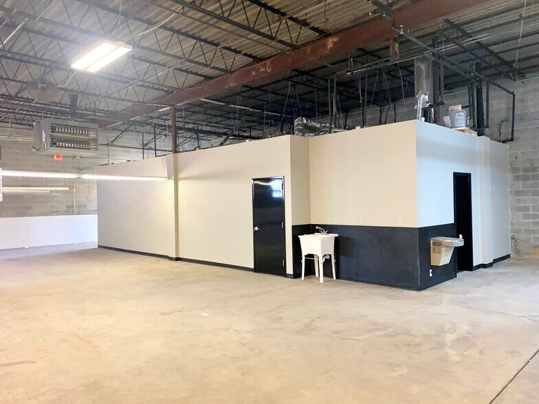 More Photos Of 2411 Sullivan Rd, College Park Warehouse For Lease