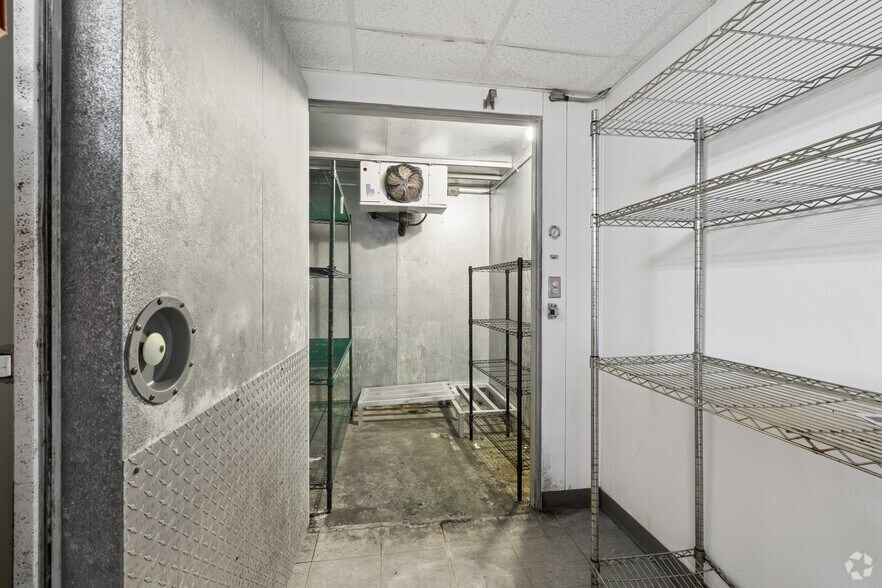 More Photos Of 554 E 8th St, Holland Fast Food For Sale
