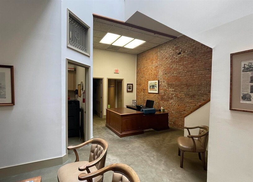 More Photos Of 309 Main St, Peoria Storefront Retail Residential For Sale