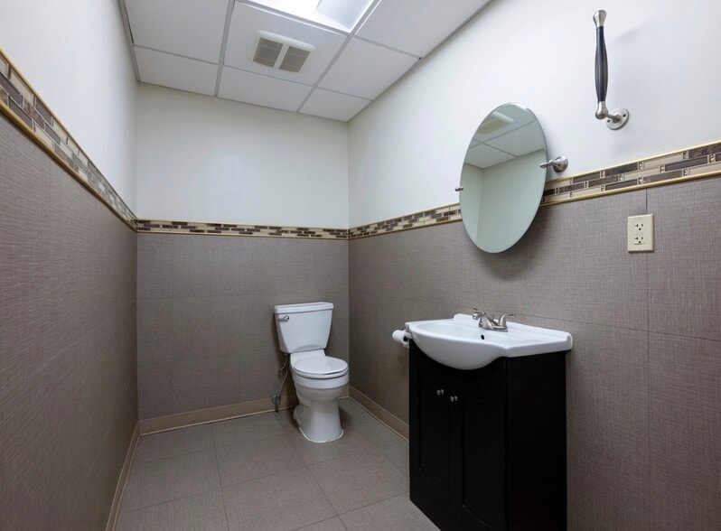 More Photos Of 129 7th Ave, Charleston Office For Sale