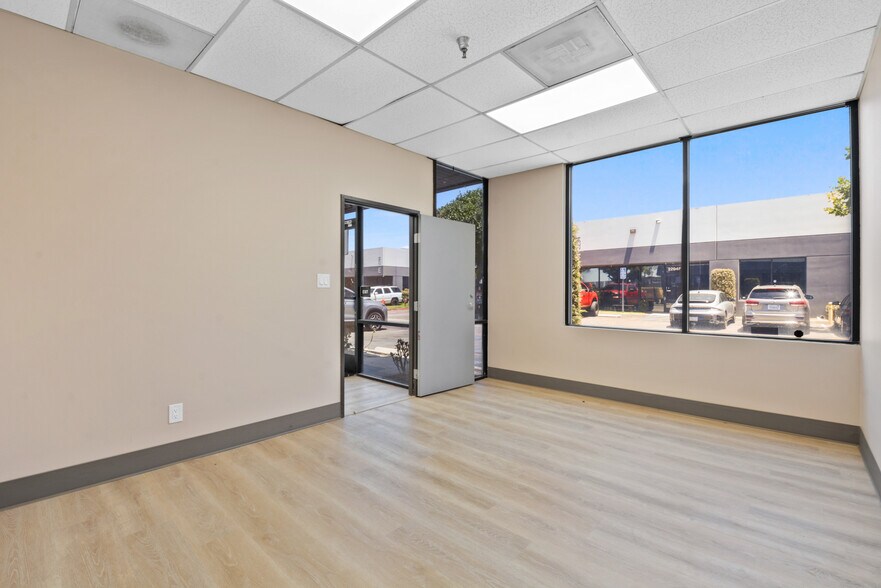 More Photos Of 2296 N Batavia St, Orange Warehouse For Sale