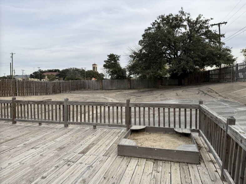 More Photos Of 2124 N 25th St, Waco Medical For Sale