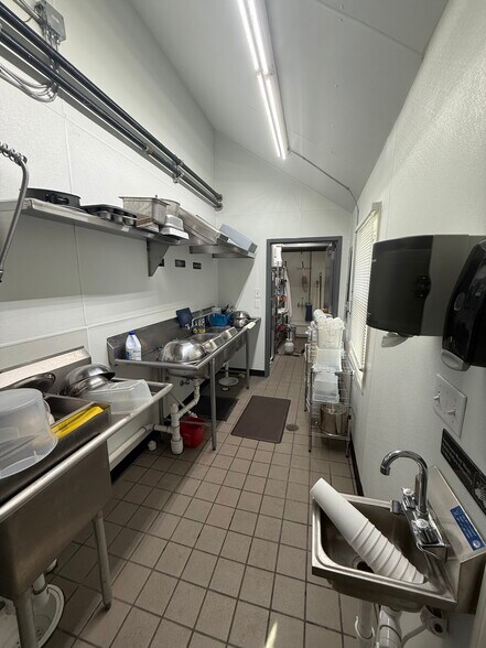 More Photos Of 33518 W Jefferson Ave, Rockwood Restaurant For Sale