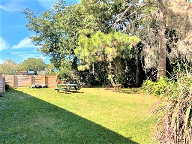 More Photos Of 1421 S 10th St, Fernandina Beach Freestanding For Sale