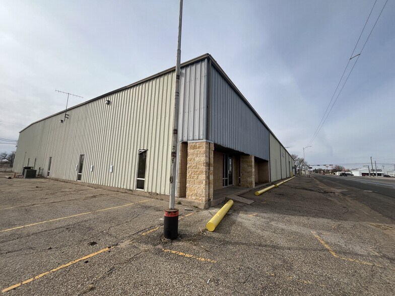 More Photos Of 1012 E Waylon Jennings Blvd, Littlefield Industrial For Sale
