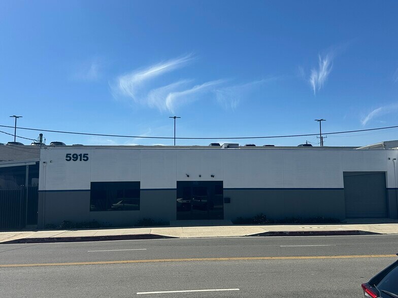 Primary Photo Of 5915 Kester Ave, Van Nuys Light Manufacturing For Lease