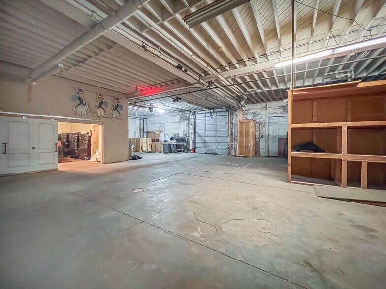 More Photos Of 222 E Bridge St, Morrisville Light Distribution For Sale