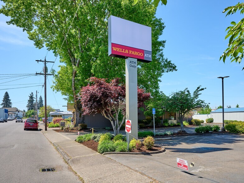 More Photos Of 200 Center Ave, Molalla Bank For Sale
