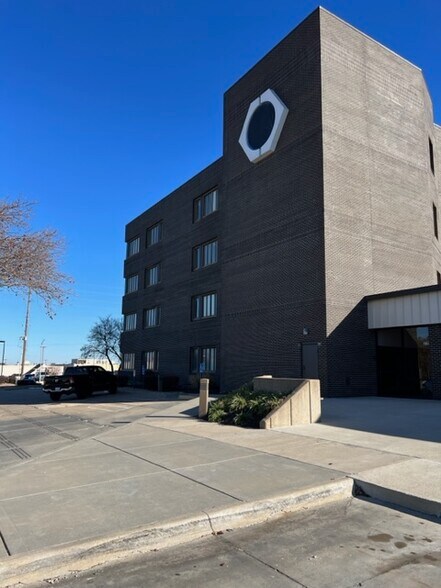 More Photos Of 3706 SW Topeka Blvd, Topeka Office For Lease