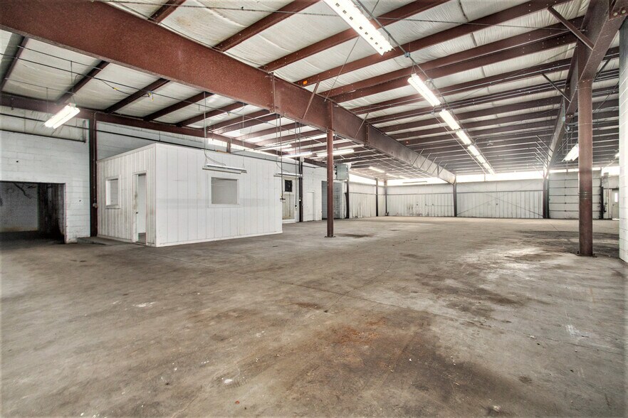 More Photos Of 100 Aylworth Ave, South Haven Manufacturing For Lease