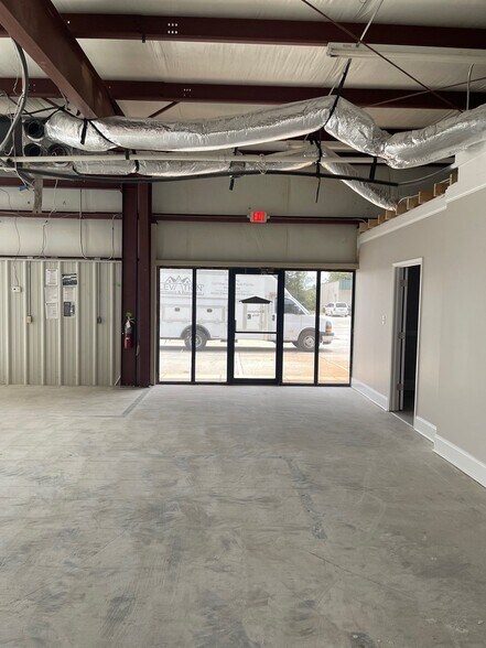 More Photos Of 1317 Cedar Lane Rd, Greenville Light Manufacturing For Lease