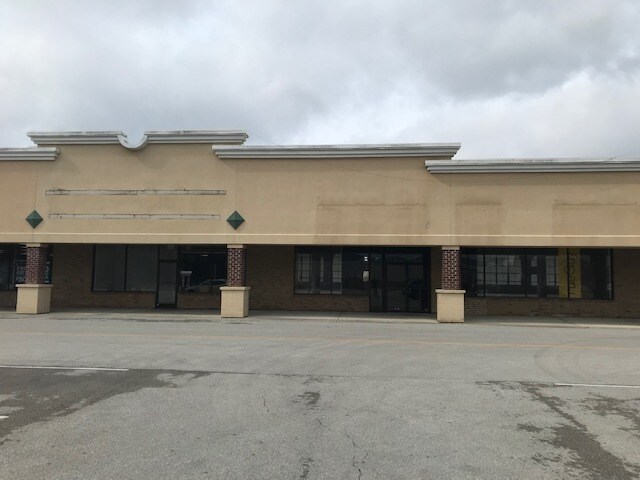 More Photos Of 300-370 Kroger Ctr, Morehead Unknown For Lease