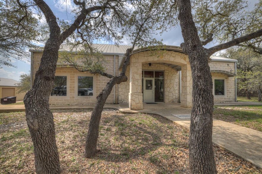 More Photos Of 30665 N Us Hwy 281, Bulverde Office For Sale