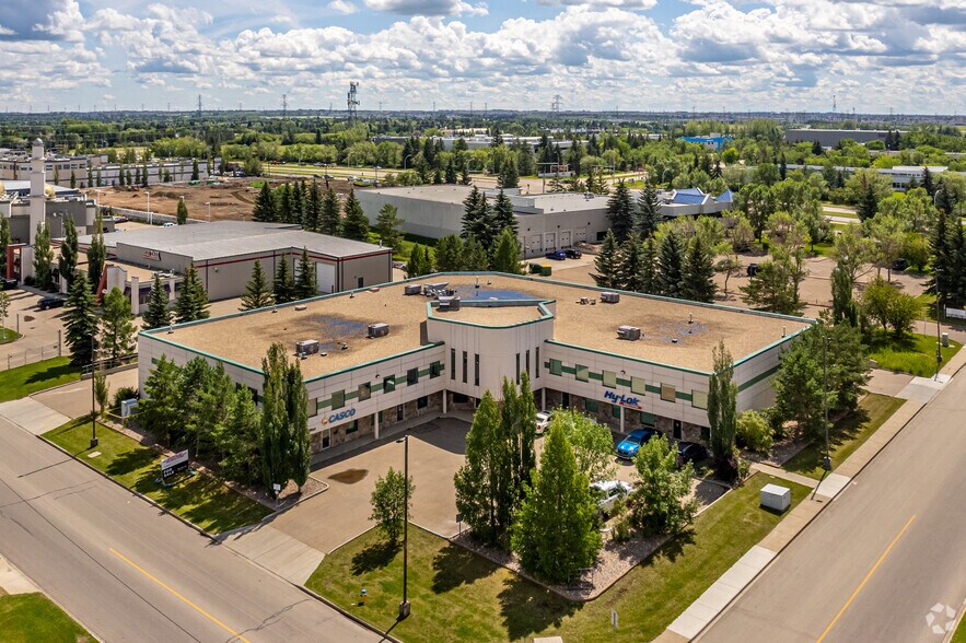 More Photos Of 2419 96th St NW, Edmonton Showroom For Sale