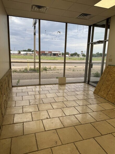 More Photos Of 6035 Canyon Dr, Amarillo Office For Lease