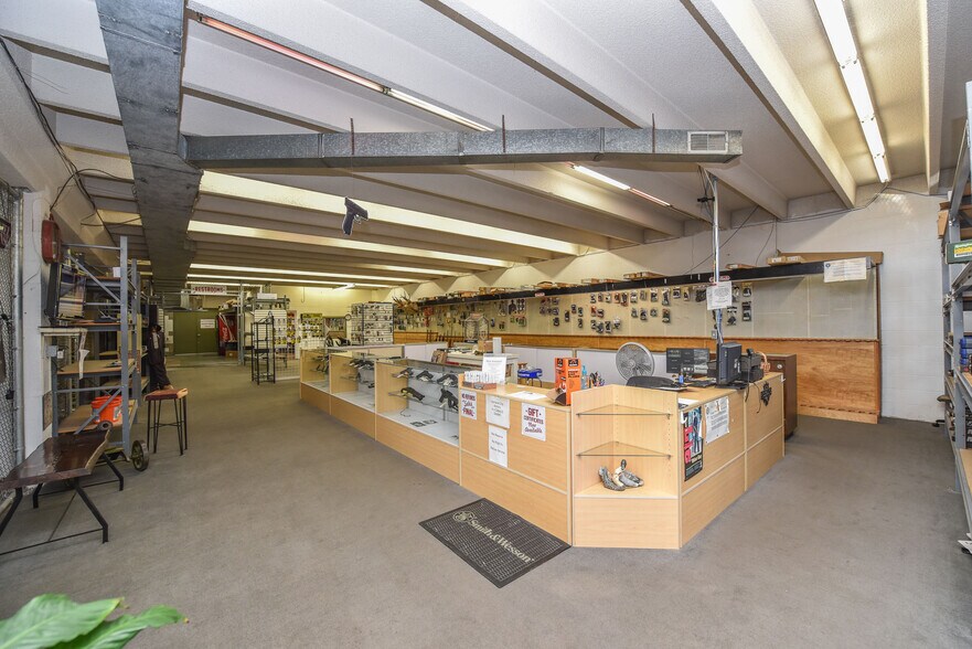 More Photos Of 208 N Main St, Ashland City Freestanding For Sale