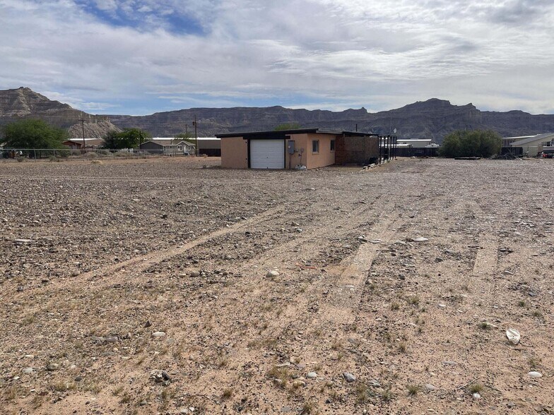 More Photos Of 50 E Concord Bridge St, Big Water Light Distribution For Sale