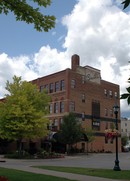 Primary Photo Of 11 Civic Center Plz, Mankato Office For Lease