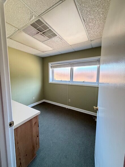 More Photos Of 1077 Baxter St, Athens Office For Lease
