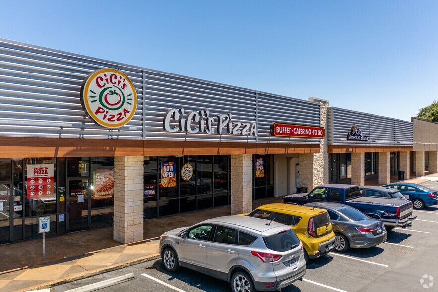 More Photos Of 1901 W William Cannon Dr, Austin Freestanding For Lease