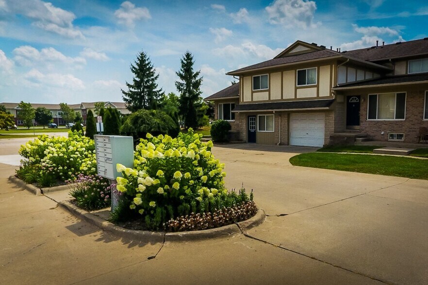 More Photos Of 38227 Schoenherr Rd, Sterling Heights Apartments For Sale
