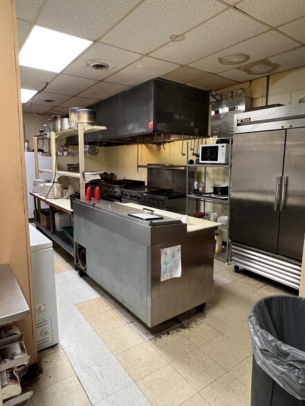 More Photos Of 1004 Main St, Manson General Retail For Sale
