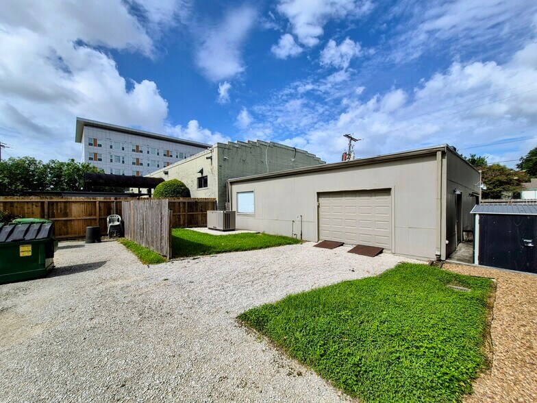 More Photos Of 514 Henderson St, Houston Flex For Sale