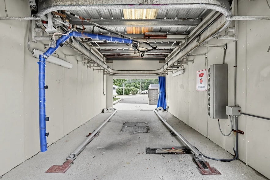 More Photos Of 602 Montgomery Rd, Montgomery Carwash For Sale