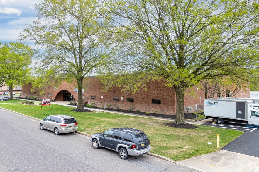 More Photos Of 1707-1709 Imperial Way, Thorofare Warehouse For Lease