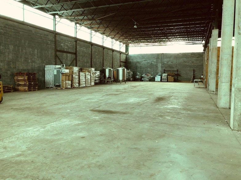 More Photos Of 2425 Hyde Park Blvd, Niagara Falls Freestanding For Lease