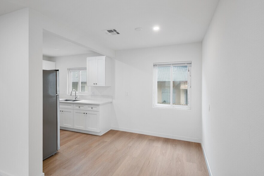 More Photos Of 240-260 E Providencia Ave, Burbank Apartments For Sale