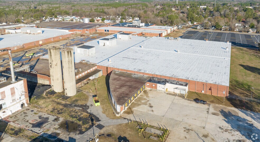 More Photos Of 200 N 13th St, Erwin Warehouse For Lease