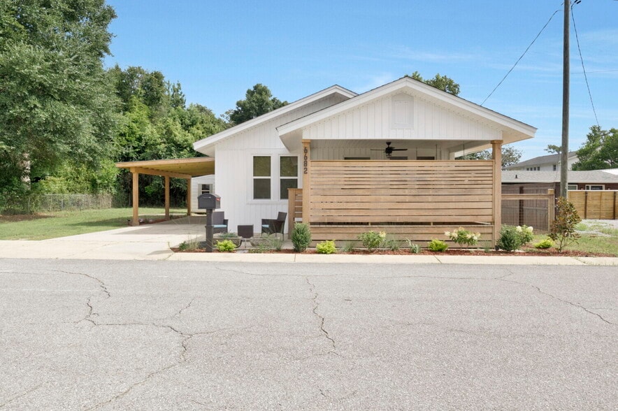 Primary Photo Of 6682 Ravine St, Milton Office Residential For Sale