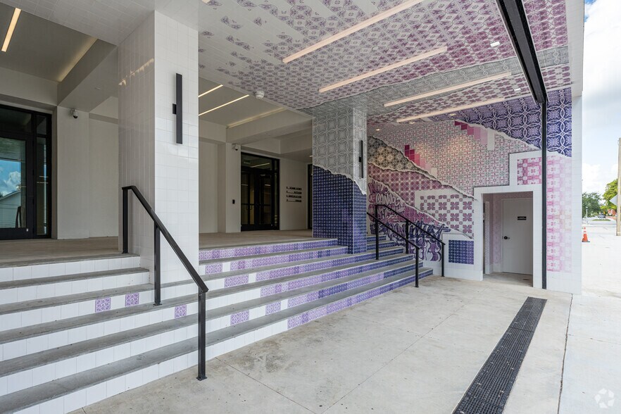 More Photos Of 424 Park Pl, West Palm Beach Freestanding For Lease