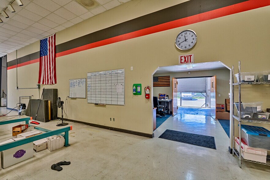 More Photos Of 200 NE Commercial Cir, Keystone Heights Unknown For Lease