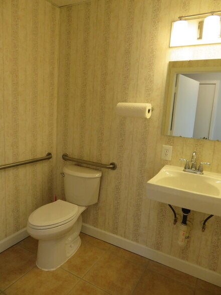 More Photos Of 19719 Executive Park Cir, Germantown Medical For Lease