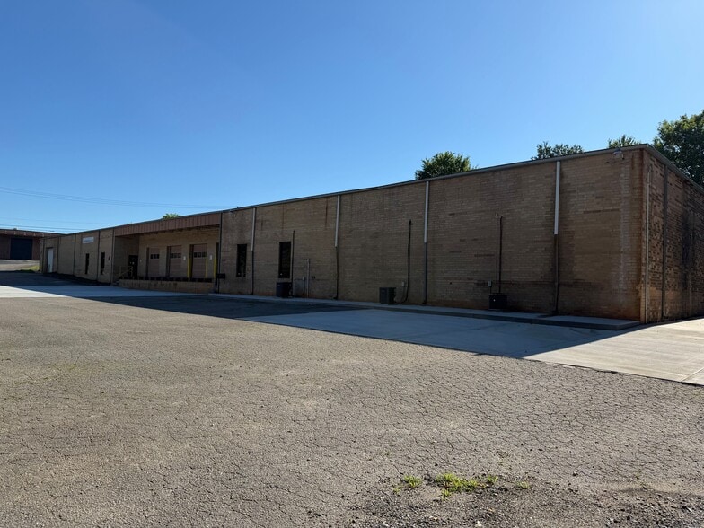 More Photos Of 3350 20th Ave SE, Newton Industrial For Lease