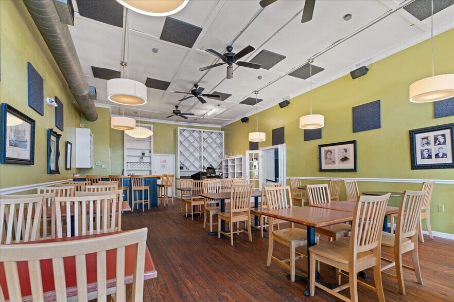 More Photos Of 14 SW 1st Ave, Gainesville Storefront For Lease