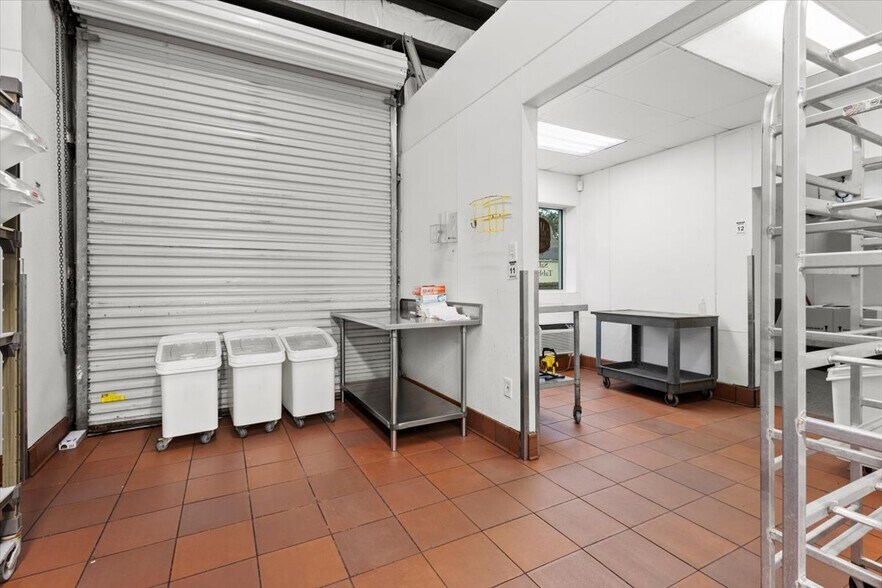 More Photos Of 1250-1264 SW Biltmore St, Port Saint Lucie Warehouse For Sale