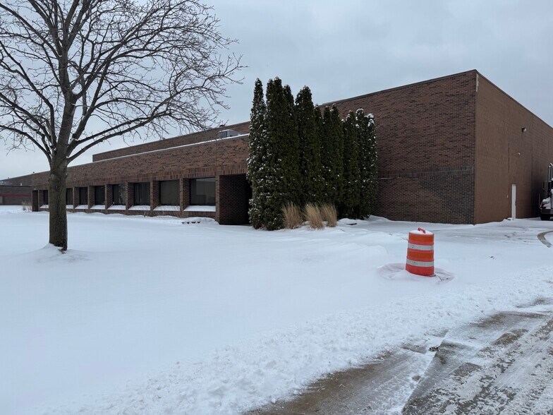 More Photos Of 21338 Carlo Dr, Clinton Township Manufacturing For Lease