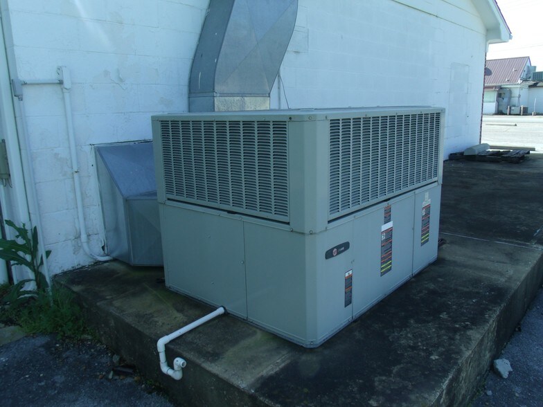 More Photos Of 1000 Elm St, Fulton Freestanding For Sale