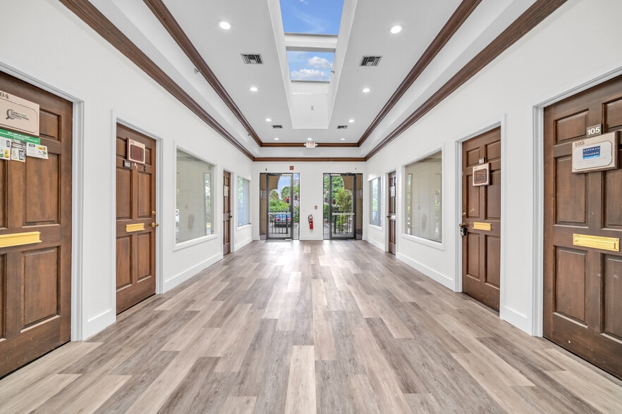 More Photos Of 1700 N Dixie Hwy, Boca Raton Office For Lease