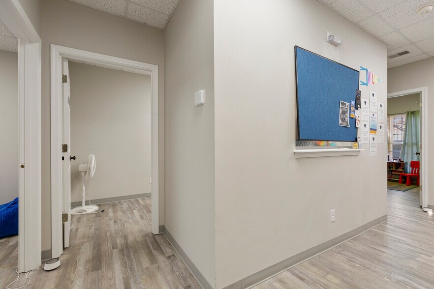 More Photos Of 1300 Gardiner Ln, Louisville Medical For Sale