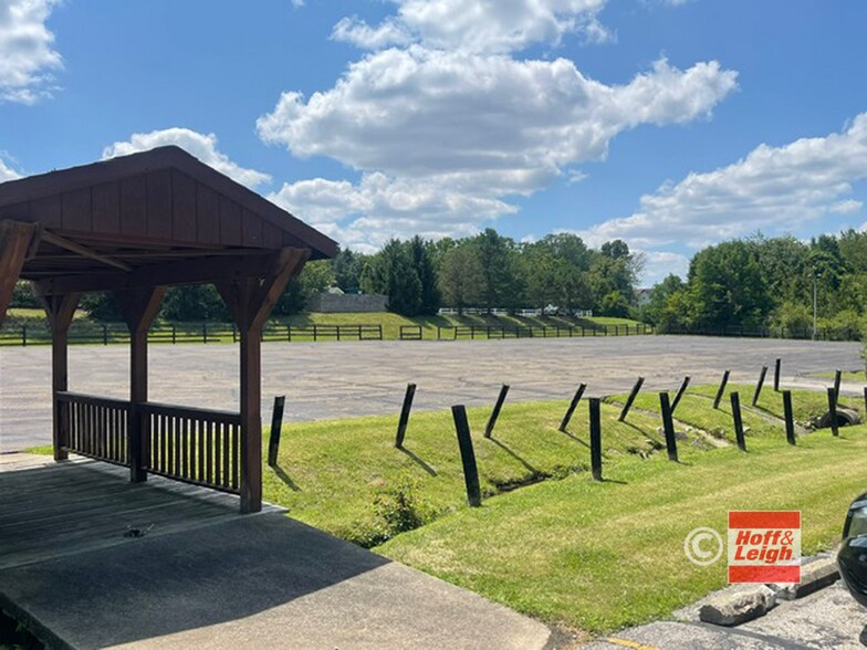 More Photos Of 335 S Main St, Munroe Falls Restaurant For Sale