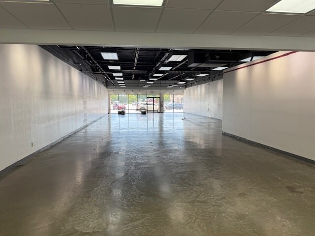 More Photos Of 1724 E Battlefield St, Springfield Storefront For Lease