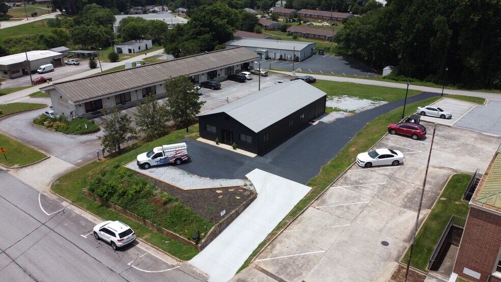 Primary Photo Of 161 Hodges St, Cornelia Flex For Sale