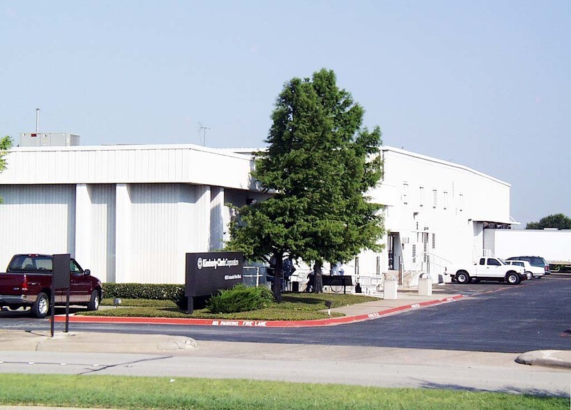 More Photos Of 6625 Iron Horse Blvd, North Richland Hills Distribution For Lease