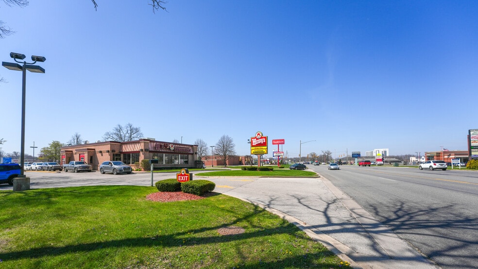 Primary Photo Of 1865 E Sherman Blvd, Muskegon Fast Food For Sale